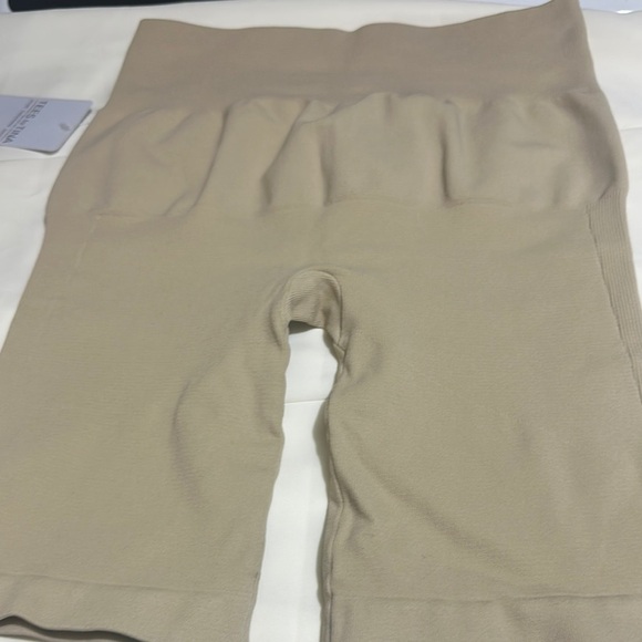 Tees by Tina Tan Bike Shorts with Seamless Waistband - Picture 6 of 8